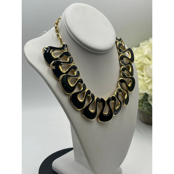 Vintage Mid Century Modern
Goldtone Black Enamel Cleopatra
Collar Necklace - Picture 4 of 16